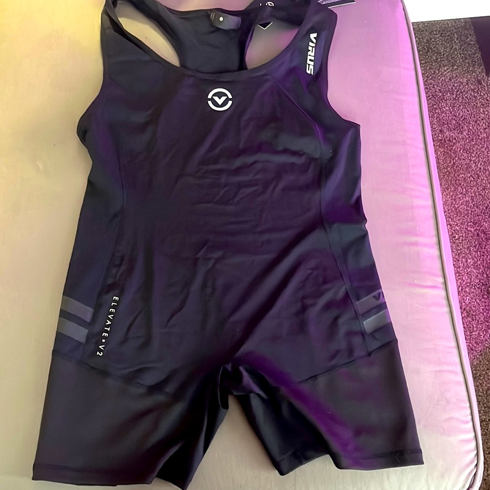 New with tags - Women’s 2XL Elevate V2 Lifting Singlet (black/black)